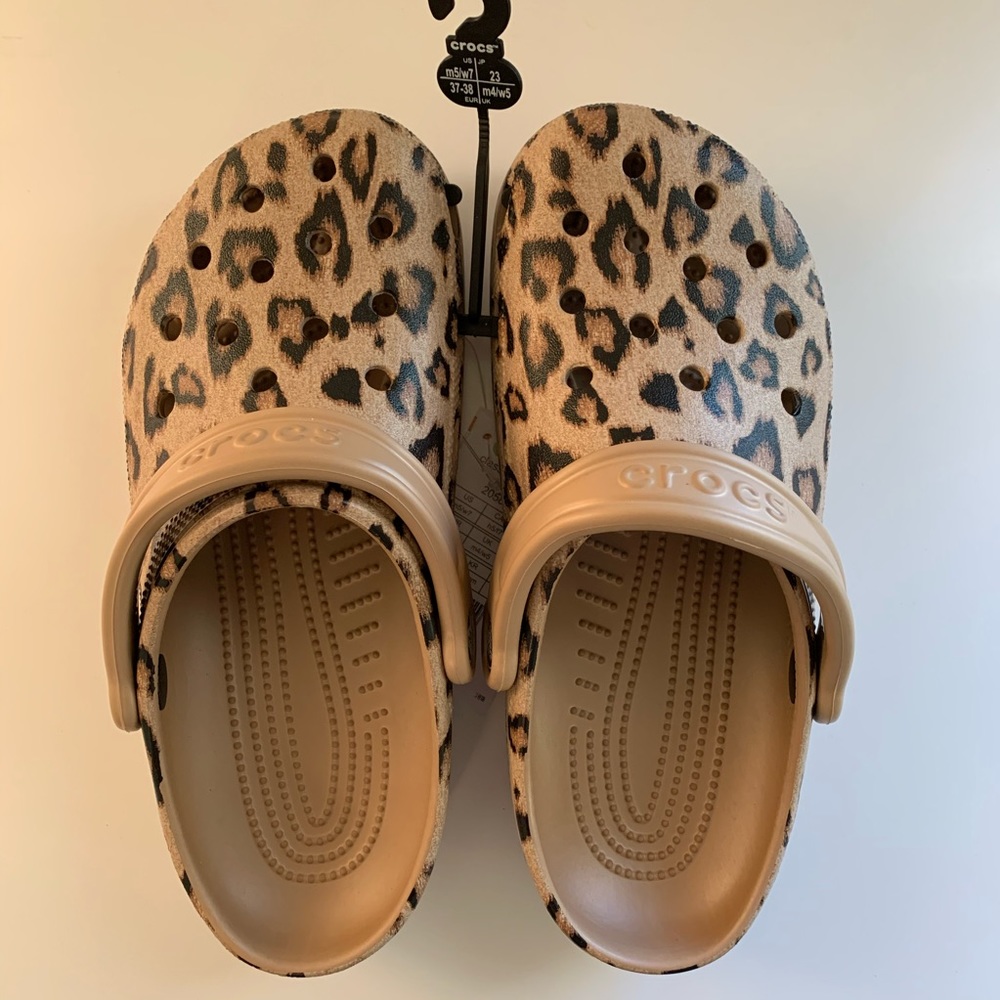 Crocs NWT classic leopard printed clogs